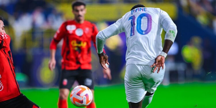 Double passeur décisif : Sadio Mané sorti pour une gêne musculaire face à Al-Riyadh (4-1)