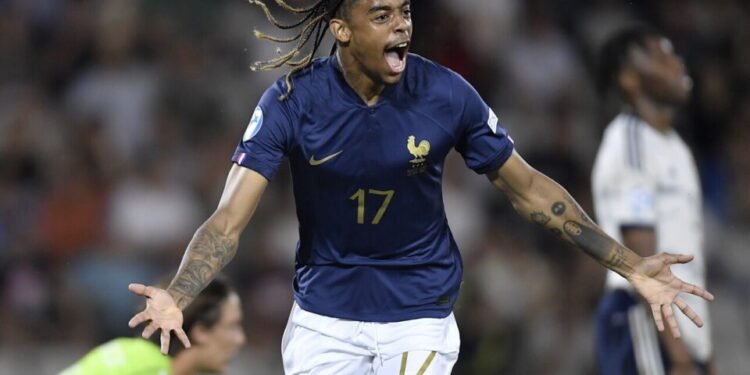 Bradley-Barcola-bleu