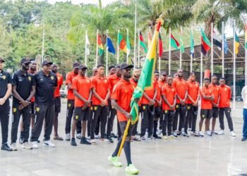 NABY-KEITA-porte drapeau